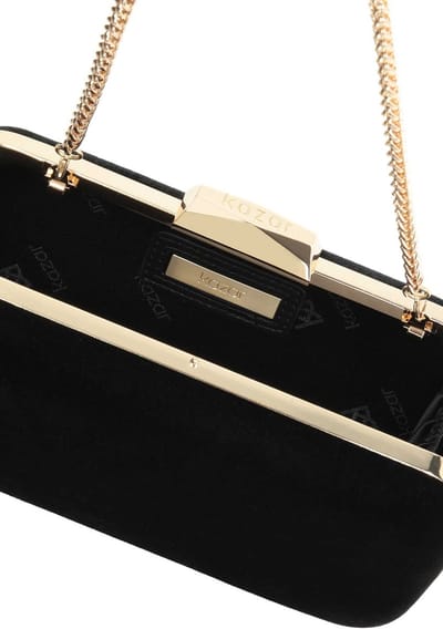 Pochette de soirée sur une chaîne en or