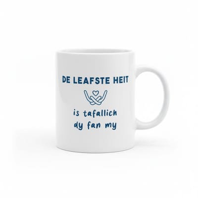 Grappige Friese Tekst Koffiemok “De Leafste Heit Is Tafallich Dy Fan My” – Vaderdag Cadeau – Keramische Mok 330 ml