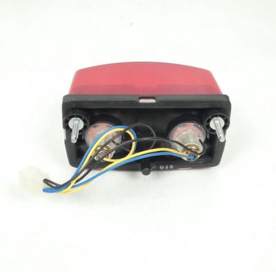Feu arrière pour moto Yamaha 125 TDR 1991-02 3GM-84710-20-00 220-31033 Neuf