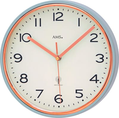 AMS F5509 - Wandklok - Analoog - Radiogestuurde tijdsaanduiding - Metaal - Mineraal Glas - Grijs - Rosékleurig - Wit