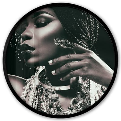 Poster in lijst Rond - Fotolijst 40x40 cm - Posters - Sieraden - Vrouw - Ring - Zwart - Wit - Luxe - Ronde posterlijst zwart - Decoratie - Wanddecoratie woonkamer - Muurdecoratie slaapkamer