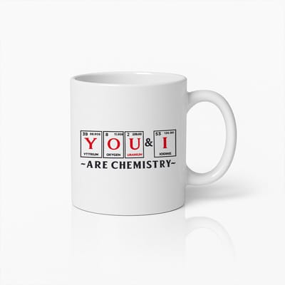 Romantische Chemie Mok 330ml – "Jij & Ik Zijn Chemie" met Periodiek Systeem Elementen – Leuk Wetenschap Cadeau voor Stellen, Leraren & Studenten