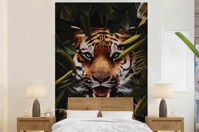 Behang - Fotobehang Tijger - Planten - Groen - Breedte 170 cm x hoogte 260 cm