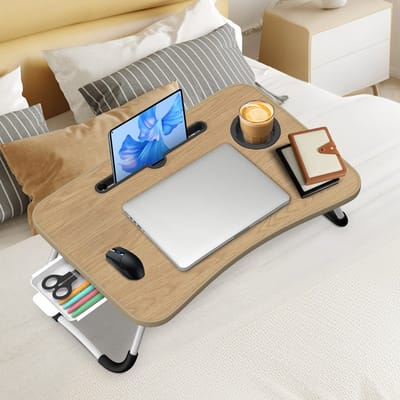Soontrans Opvouwbare Laptoptafel Met Tablethouder en Bekerhouder, Tafel 60 x 40 cm Lichtgewicht Bedtafel Technisch Ontwerp Multifunctionele Tafel (Kaartsleuf + Bekerhouder + Lade, Walnoot)
