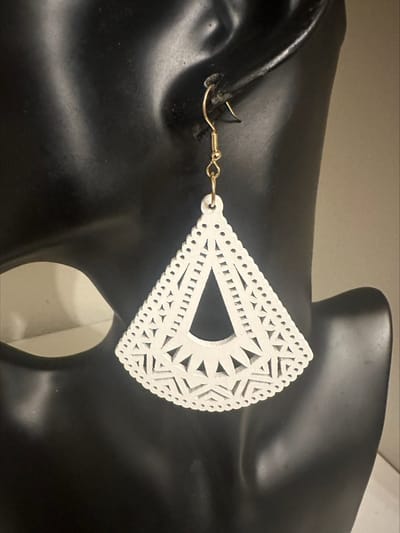 Witte geometrisch retro oorbellen | Make up | Parfum | Moederdag | Verjaardagscadeau| Cadeautje| Valentijnsdag| Kado | sieraden | vaderdag | oorbellen | oorsieraden
