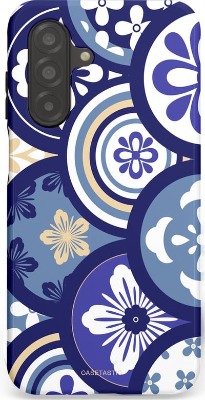 Casetastic Hoesje Geschikt voor Samsung A26 - Stijlvolle Beschermende Duo-layer Case - Blauwe bloemen Talavera Maiolica Patroon