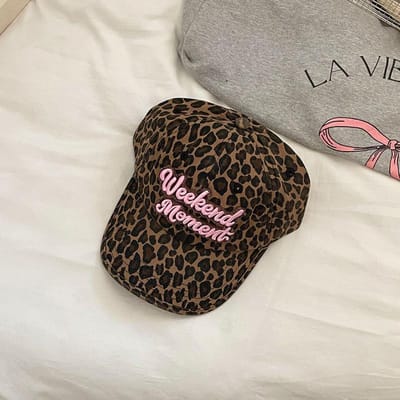 Chapeau de pêcheur imprimé léopard rétro Y2K Casquette de baseball Chapeau de soleil réglable Chapeau de soleil décontracté Tenue tendance et à la mode Avec slogan rose