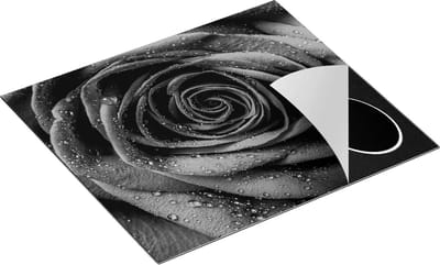 Chefcare Inductie Beschermer Rode Roos met Waterdruppels - Bloem - Zwart Wit - 60x50 cm - Afdekplaat Inductie - Kookplaat Beschermer - Inductie Mat