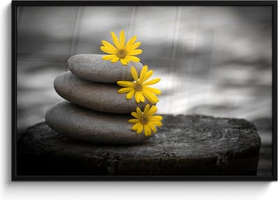 Poster in lijst - Fotolijst 120x80 cm - Posters - Zen stenen - Bloemen - Geel - Natuur - Posterlijst zwart - Wanddecoratie badkamer - Muurdecoratie WC - Decoratieve accessoires - Toilet muur decoratie