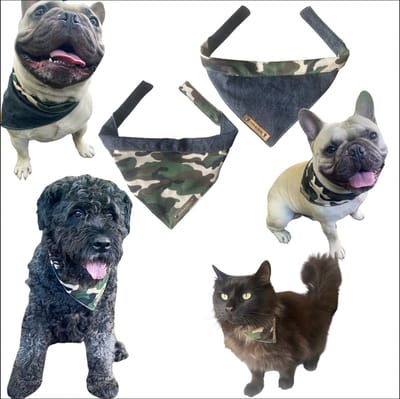 Bandana voor kleine hondjes. Maat S in de kleur camouflage groen. Dubbelzijdig te dragen. Halssjaal - halsdoek - 2 in 1 bandana - dog scarf - honden fashion - hondenkleding - modeaccessoires voor honden - MadeByShuko