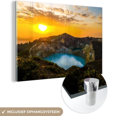 ® Glasschilderij 180x120 cm - Schilderij acrylglas - Felle zon schijnt boven de kratermeren in het Nationaal Park Kelimutu in Indonesië - Foto op glas - Muurdecoratie woonkamer - Wanddecoratie slaapkamer - Schilderijen