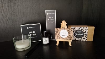 Mix en Match - Geschenkset - Cadeaupakket - Giftset - Kerstpakket - Kadoset - Home & Living - Geurkaars - Geurstokjes - Tekstkaartjes - Glimlach