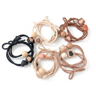 Set van 10 haar elastiekjes met kralen en hart/beer details – elastische haar accessoires voor dames en meisjes – koord elastiekjes in beige, bruin en zwart – multikleur