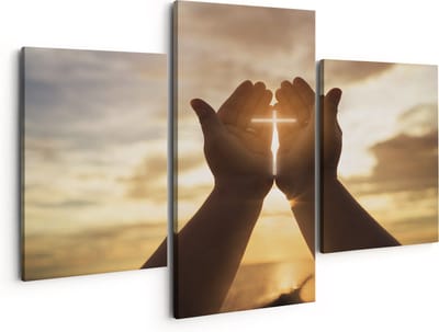 Artaza Canvas Schilderij Drieluik Christelijk Kruis in Handen - 150x120 - Groot - Foto Op Canvas - Canvas Print