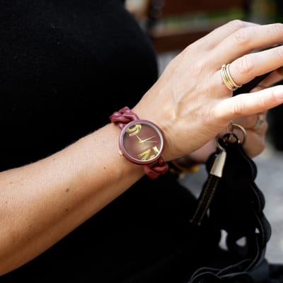 OOZOO Timepieces - Steenrode OOZOO horloge met steenrode grove schakelarmband - C11267