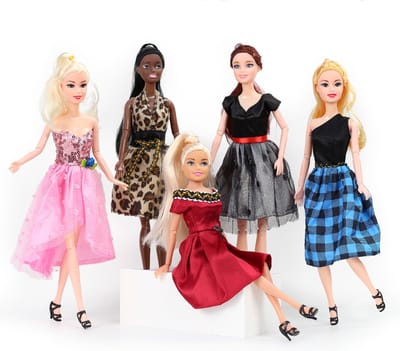 Isa's Friends® Poppenkleertjes - 5 Outfits voor modepoppen - Setje 'Zoë'
