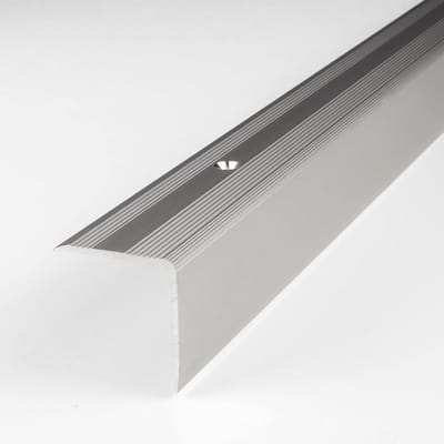 Aluminium Trapneus Met Boringen Zilver 30x32mm 100cm Trapprofiel Hoekprofiel
