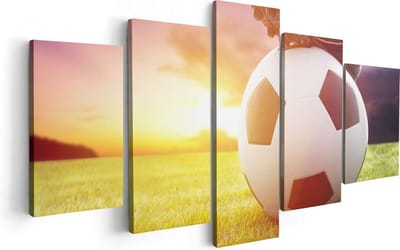 Artaza Canvas Schilderij Vijfluik Klassieke Voetbal Aftrap Met Zonsondergang - 100x50 - Foto Op Canvas - Canvas Print