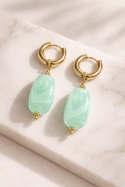 Lundholm luxe Oorbellen Dames met Kraal Steen Hanger - Lime Green - Premium Stainless Steel Jewellery Goud kleurig - Oorringen dames - in luxe Geschenkverpakking my Ylle Serie - Scandinavisch Design