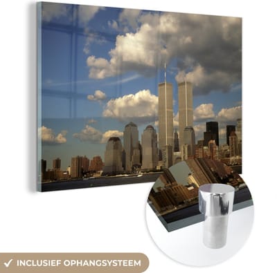 ® Glasschilderij 180x120 cm - Schilderij acrylglas - Wolken omringen het World trade center in New York - Foto op glas - Muurdecoratie woonkamer - Wanddecoratie slaapkamer - Schilderijen
