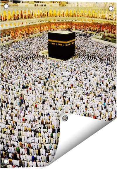 Gards Tuinposter Zwarte Steen in Mekka met Biddende Moslims - 40x50 cm - Tuindoek - Tuindecoratie - Wanddecoratie buiten - Tuinschilderij