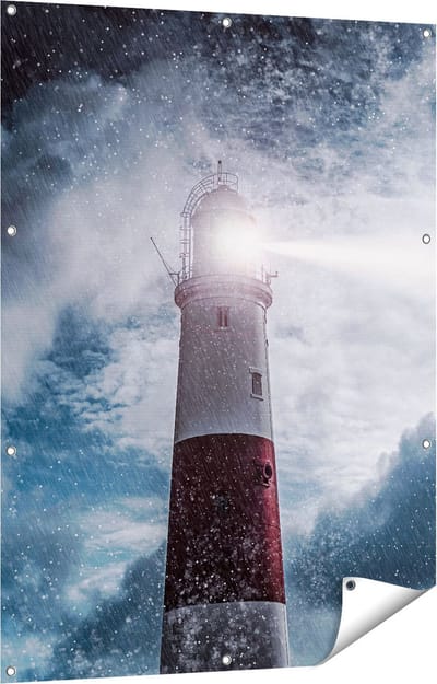 Gards Tuinposter Vuurtoren tijdens de Regen Storm - 90x120 cm - Tuindoek - Tuindecoratie - Wanddecoratie buiten - Tuinschilderij