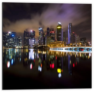 Dibond - Lichtjes Stad aan het Water - 50x50cm Foto op Aluminium (Wanddecoratie van metaal)