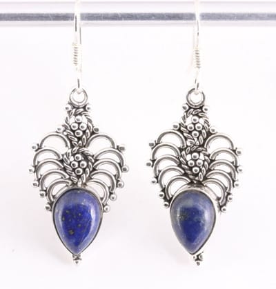 Opengewerkte zilveren oorbellen met lapis lazuli