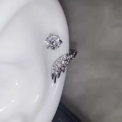 Maevi® Piercing voor Oor - Kleur: Zilver - Formaat: 12 x 6 MM - Oor: Links - Titanium - Tragus / Kraakbeen / Helix / Conch - Oorpiercing - Piercing Sieraad - Hoge Kwaliteit - Labret Piercing - Luxe Sieraad - Oorbellen