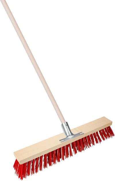 Brumag Straatbezem Elaston XL voor buiten - Kop 60 cm - rood - Houten steel 140 cm - Verstevigde steelhouder van metaal