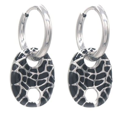 Oorbellen - oorhangers - bedel - hanger - oorsieraad - sieraad - accessoire - zilverkleurig - zwart - reliëf - hip - tijdloos - unisex - vrouwen - dames - stijlvol - chique - feest – cadeau