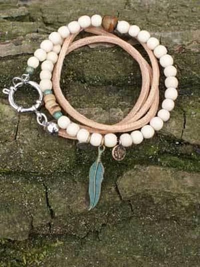 Heaven Eleven - Leren wikkelarmband hout met turkoois veer