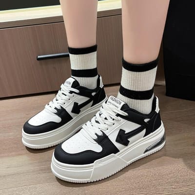 Petites Chaussures Blanches Saison pour Enfants Nouvelle Tendance de la Mode Polyvalentes Légères Petites Chaussures à Plateforme Agrandissantes 40 noir