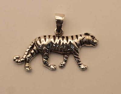 Sterling zilveren hanger tijger - hangertje tijger van 925 zilver - roofdier hanger van zilver - bedel voor aan ketting van een roofdier - stoere dieren hangers - zilveren hangers cadeau tip - heren en dames hangers van sterling zilver