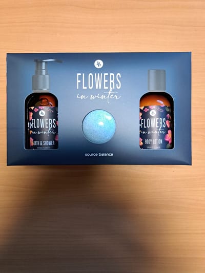geschenk set vrouwen verjaardag - moeder dag - kerst - vriendin - flowers in winter - body lotion - bath schower - bruisbal