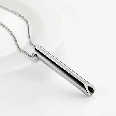 JUKE Zilveren Stoppen met Roken Ketting met Fluitje - Anti-Stress Sieraad: Ondersteunt bij Angsten, Stress, Paniekaanvallen en Hyperventilatie