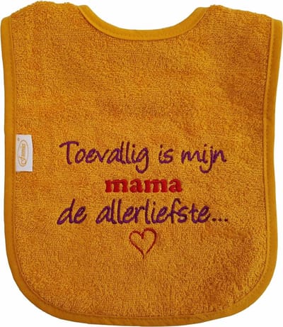 Oker slab met "Toevallig is mijn mama de allerliefste" - lief, kraamcadeautje, cadeau, babyshower, moeder, moederdag
