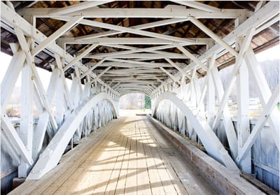 Fotobehangkoning - Behang - Vliesbehang - Fotobehang Oude Brug 3D - 100 x 70 cm