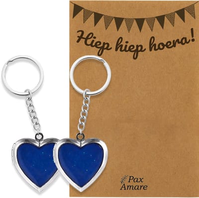 BFF Sleutelhanger voor 2 'Hiep Hiep Hoera' - Medaillon verandert van kleur - Sleutelhanger set op Cadeau Kaartje - Zilverkleurig - Verjaardags Hanger - Pax Amare