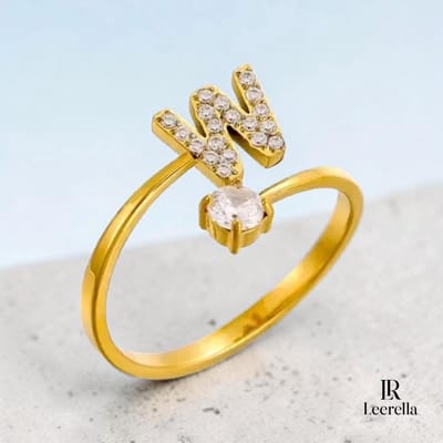 Leerella | W | Verstelbare Goudkleurige Initialen Ring - RVS Letter Ring met Zirconia Steentjes - Persoonlijke Naamring Dames