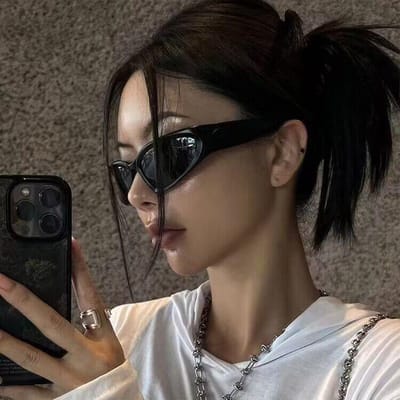 Nouveaux Lunettes de Soleil Sport Punk Y2K pour Dames Lunettes Carrées de Designer Hommes Lunettes de Soleil de Luxe UV400 Miroir Coloré Lunettes de Mode black