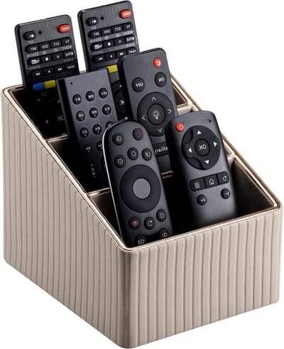 Elegante PU Leren Houder voor Afstandsbediening met 3 Compartimenten, Ideaal voor Nachtkastje en Bureau, Desk Organizer en Pennenhouder in Beige