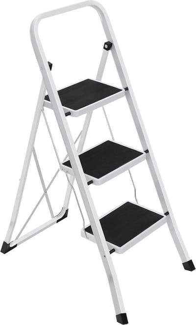 Trapladder 3-sporten vouwladder - antislip rubber - handvat - draagvermogen 150 kg - GS-gecertificeerd - zwart en wit - GSL03WT Trapladder