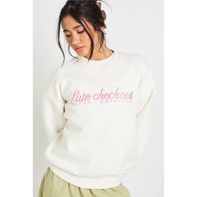 boohoo Dames Late Checkout Geborduurd Sweatshirt Met Ronde Hals | Ecru | Maat: Small