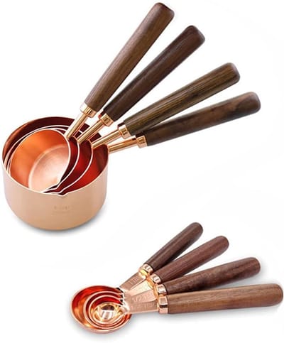 Famanu - Maatbekers en maatlepels set 8-delig roségoud RVS met walnoot handvat, luxe meetset voor droge en vloeibare ingrediënten