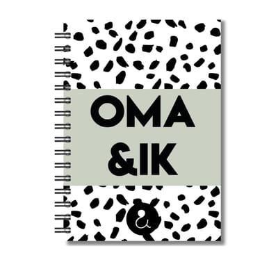 Studio Ins & Outs – Invulboek Oma & ik – Herinneringen Boek voor Oma en Haar Kleinkind – Cadeau voor Oma – Dots Groen