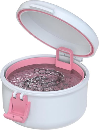 Prothese Reinigingsdoos - Reinigingsetui Beugel - Hygiënisch Opbergen - Lekvrij Reisformaat - 9.91 x 9.91 x 7.11 cm - Wit Roze