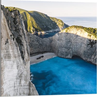 Dibond - Navagio Beach - Zakynthos - Griekenland - 80x80cm Foto op Aluminium (Wanddecoratie van metaal)