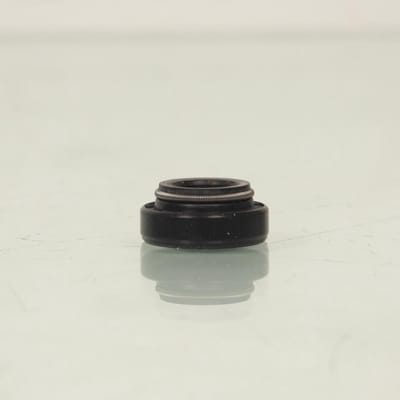 Joint spi de pompe à eau Sifam pour moto Peugeot 50 XR7 93103-10812-00 / 10x18x5/8 Neuf