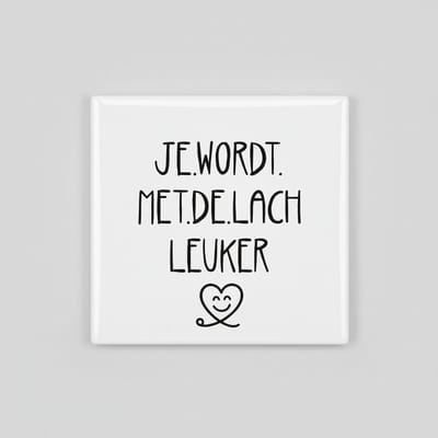 Je Wordt Met De Lach Leuker Keramische Tegel 15x15 cm – Minimalistische Positieve Quote Wanddecoratie
